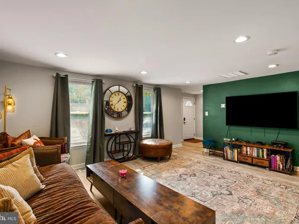4 Madison Mills Ct, Catonsville, MD 21228