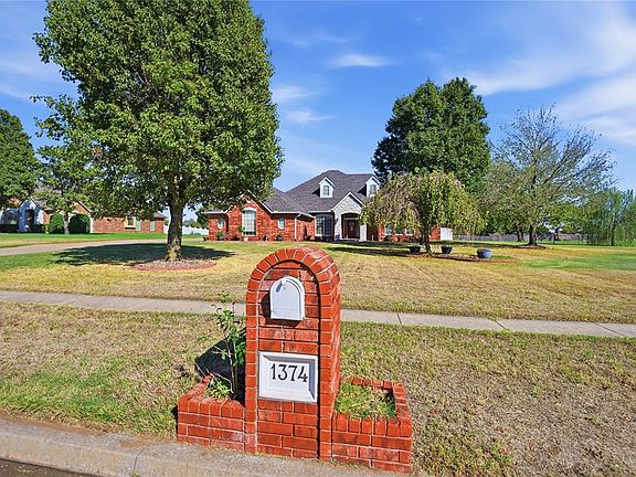 2nd image of 1374 Hidden Valley Ln