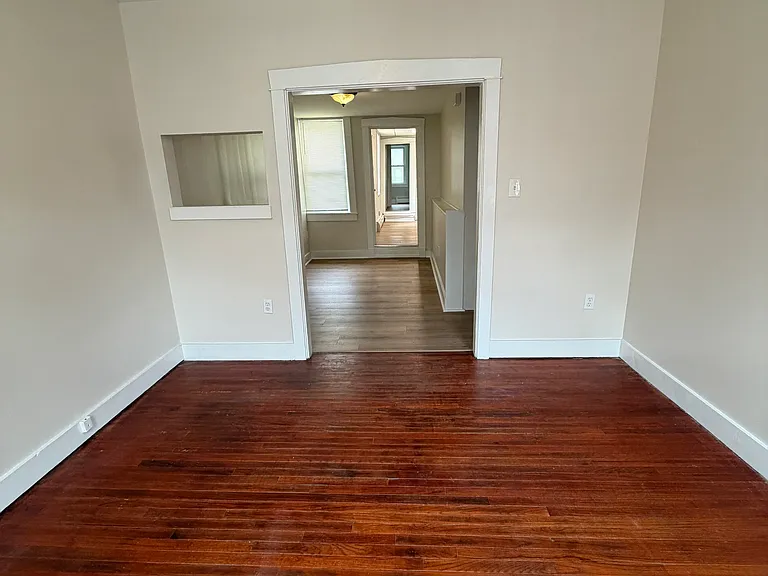 654 Poplar St — Photo 2