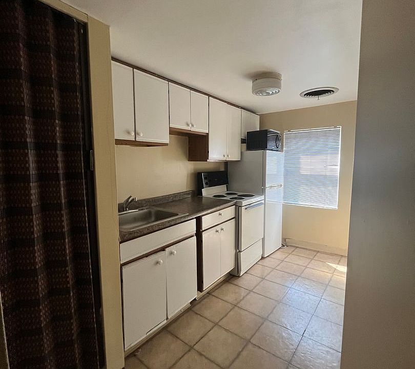 1st image of 1309-11 South St Floor 11-3