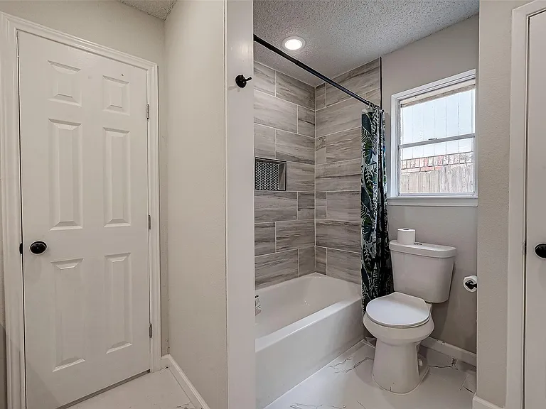 12055 Fairpoint Dr — Photo 14