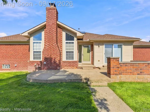 30567 Beatrice Ct, Chesterfield, MI 48051