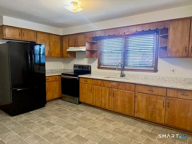 3 bed, 1.0 bath, 1242 sqft, $2,200 — Photo 3