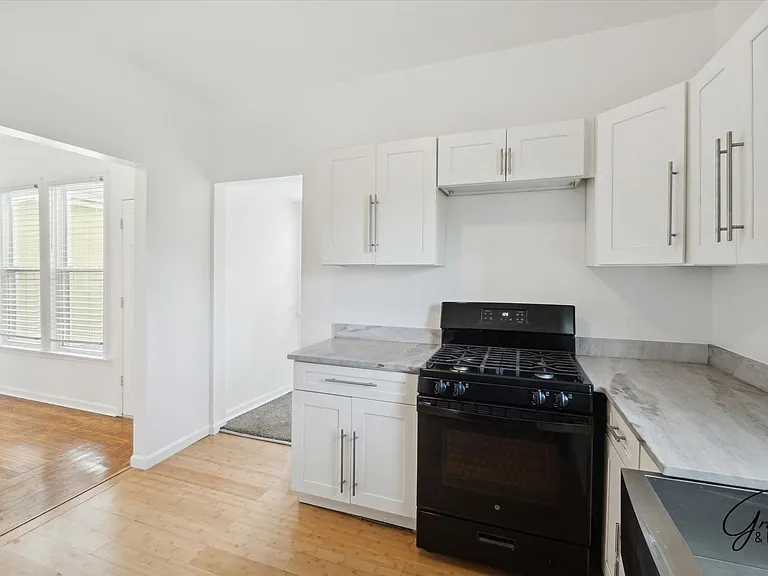 242 Harmon St — Photo 12
