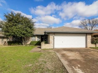2129 Chapel Downs Dr, Arlington, TX 76017