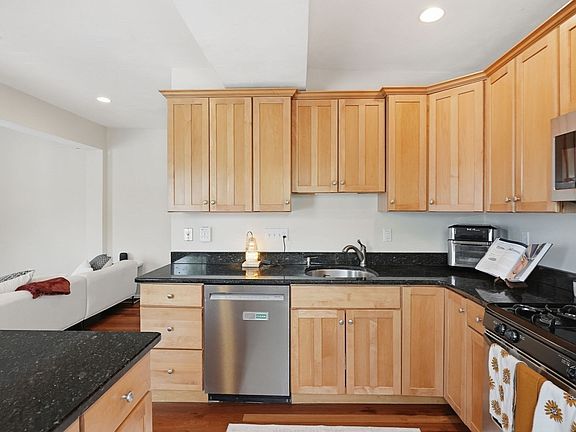 5th image of 841 Saratoga St #Penthouse 3