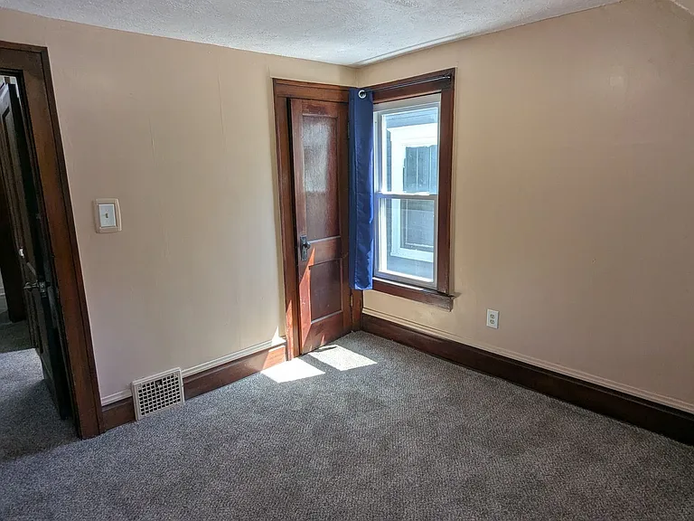 443 W Thornton St — Photo 29