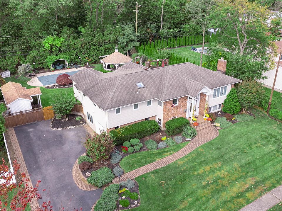 1st image of 74 Lauren Avenue