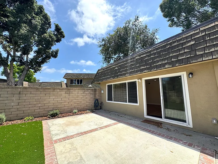 18229 Olympic Ct — Photo 18