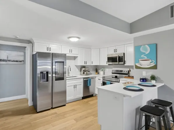 115 W Seventh St #3, Boston, MA 02127