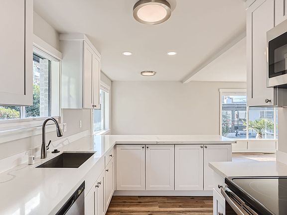 5th image of 2330 Alki Ave SW #1B-1BA-850SQFT