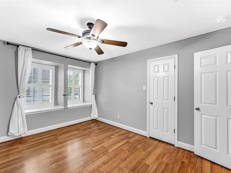1553 W Sam Houston Pkwy S — Photo 22