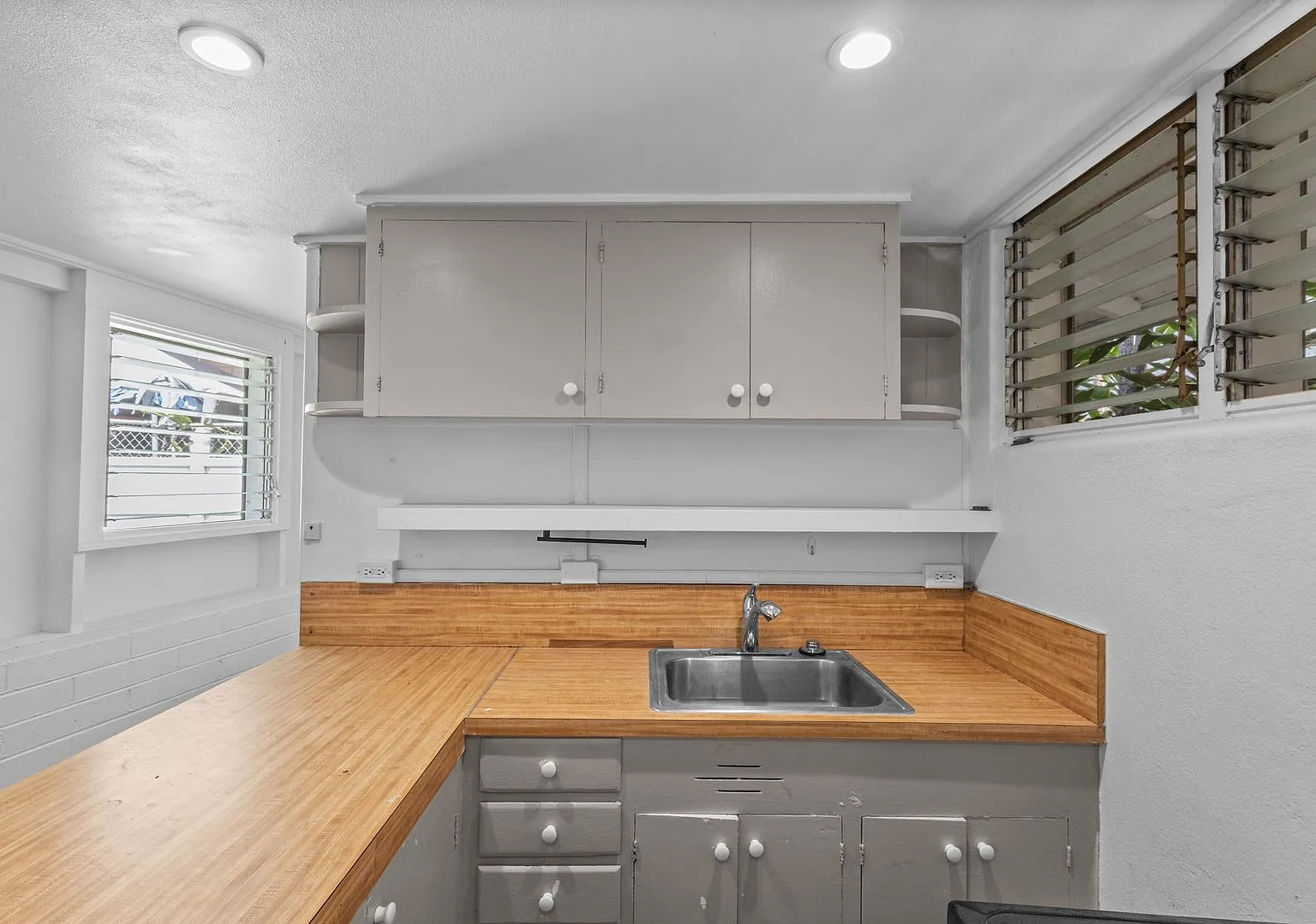 Makiki Punchbowl Gem: Updated & Ready for You — Photo 4