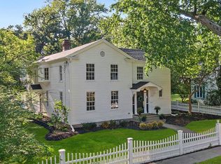 136 S 5th St, Geneva, IL 60134
