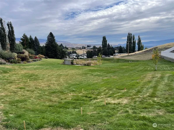 838 Autumn Crest Drive, Wenatchee, WA 98801