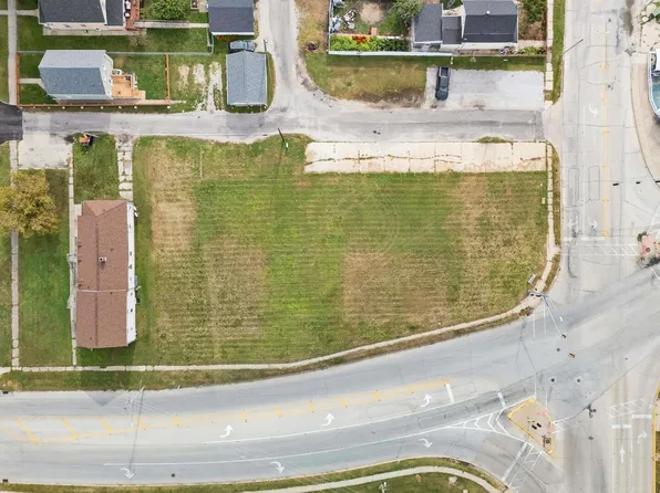 1230 13th St, East Moline, IL 61244