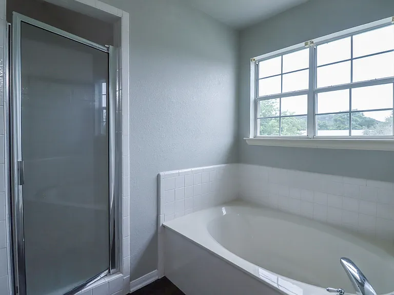 1810 Mesa Oaks Cir — Photo 22