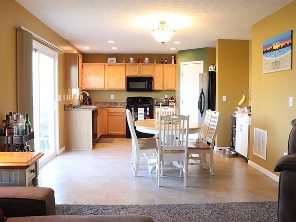 2nd image of 6045 Marsh Cir