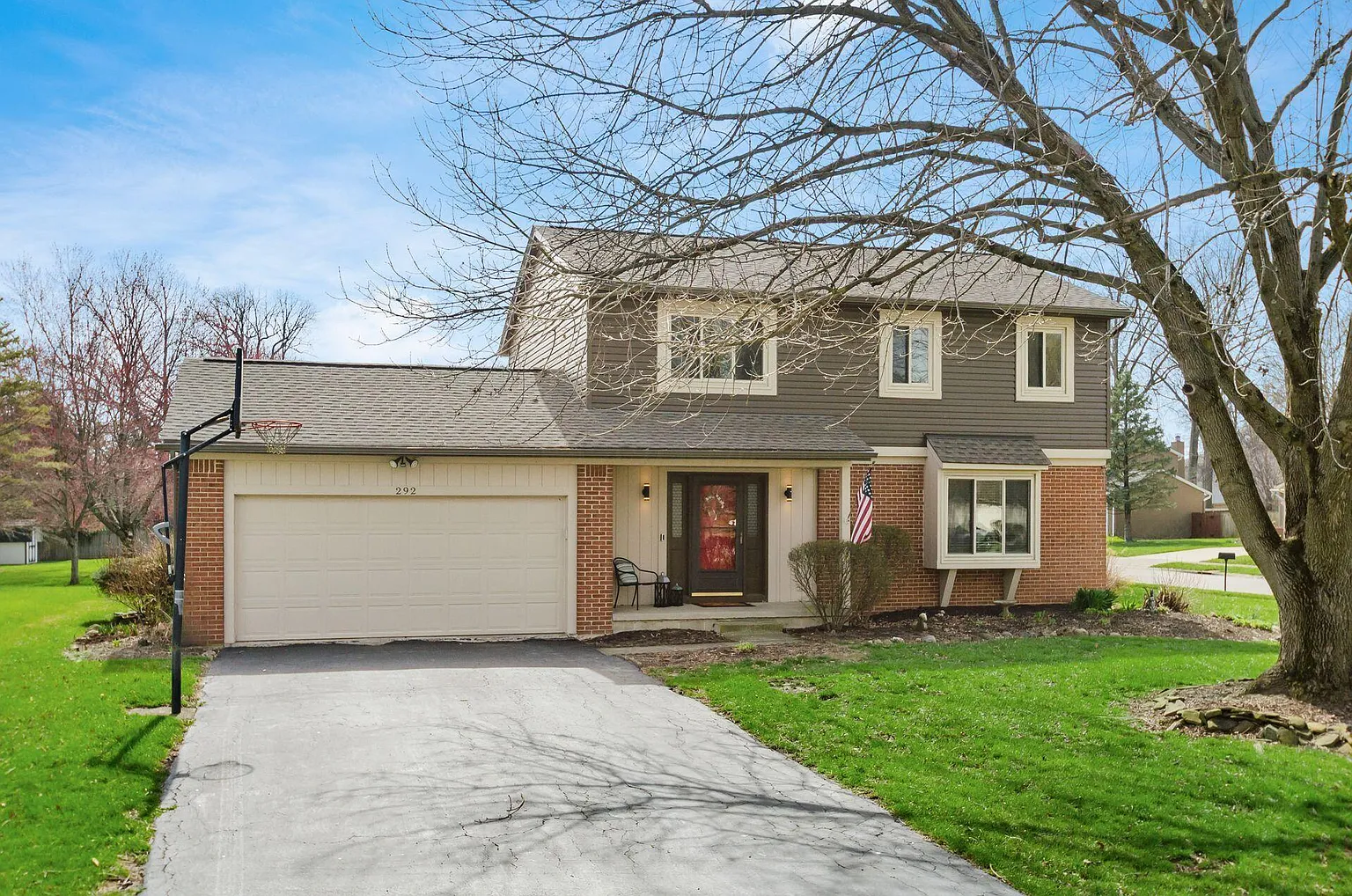 292 Maple Pl photo 1