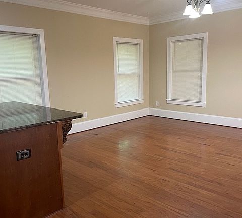 Breakfast/Dining room