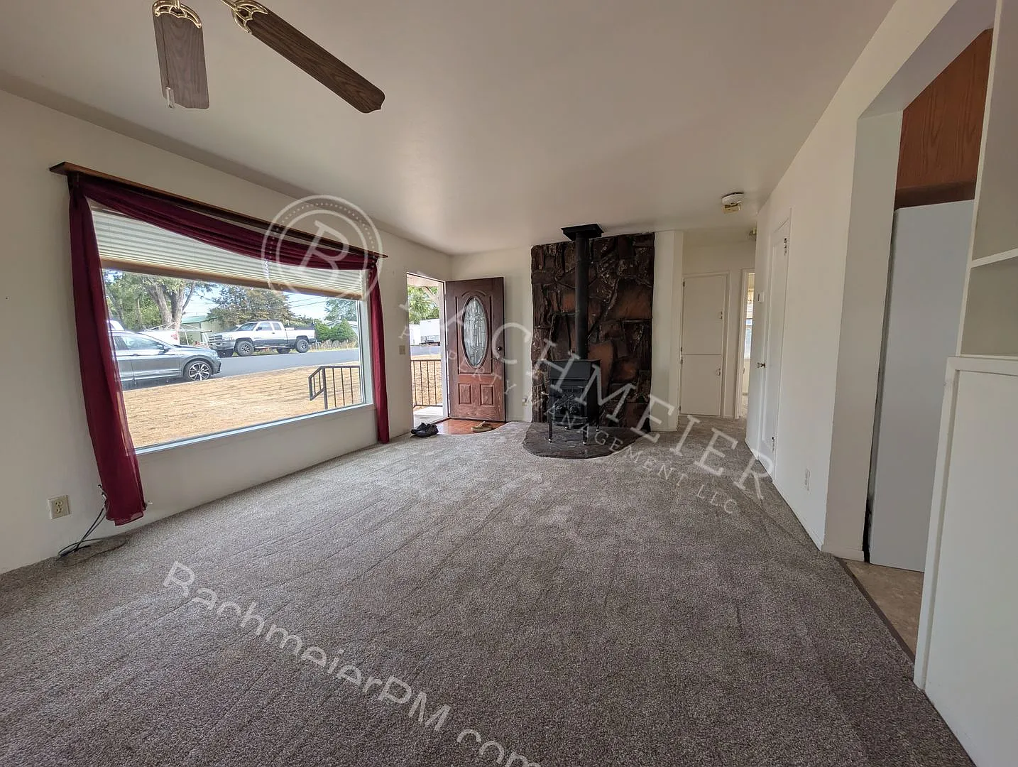 Charming 2-Bedroom, 1-Bathroom Home with a Large Yard & Double Garage Shop — Photo 3