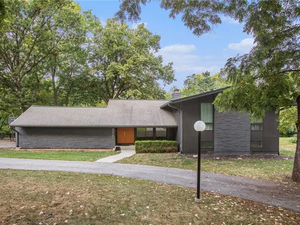 9920 Fontana Ln, Overland Park, KS 66207