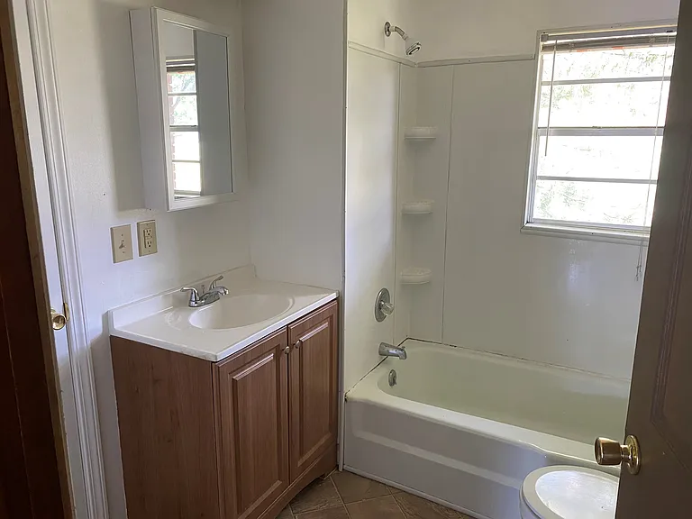1117 E Main St #5 — Photo 6