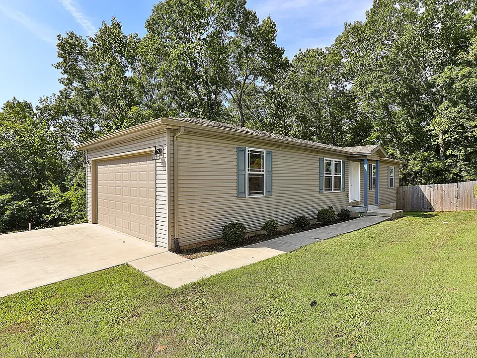 305 S Dogwood Ln