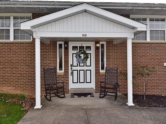 2nd image of 609 Hickory Ln #B