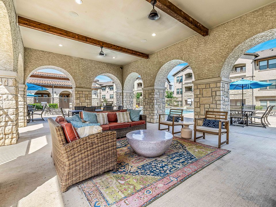 Poolside Outdoor Lounge