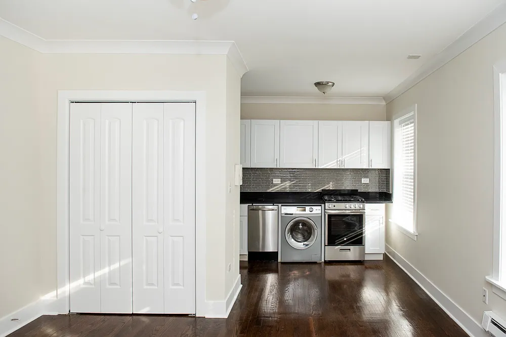 Building Photo - 2129 N Dayton St #206