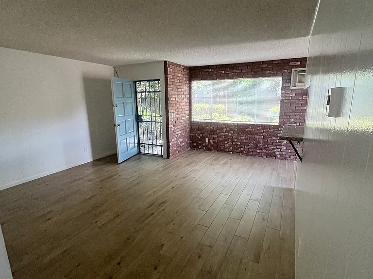 4421 Green Ave #B — Photo 1