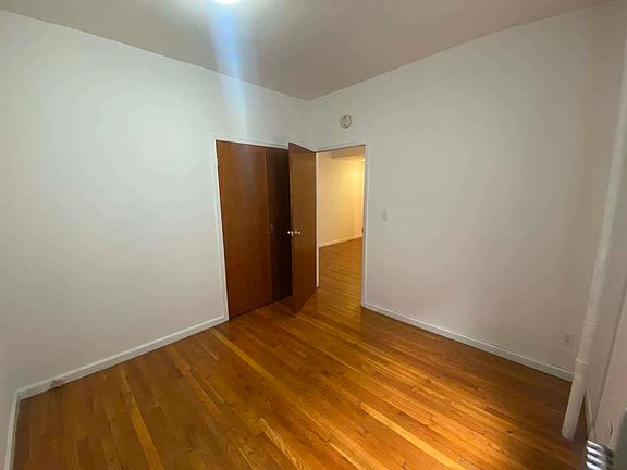 4th image of 311 W 95th St #B