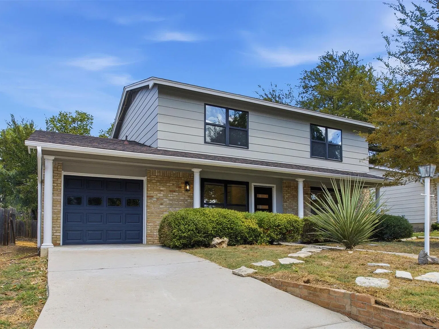 3 bed, 2.5 bath, 1832 sqft, $2,850 — Photo 2