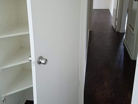 4th image of 414 Russet Valley Dr