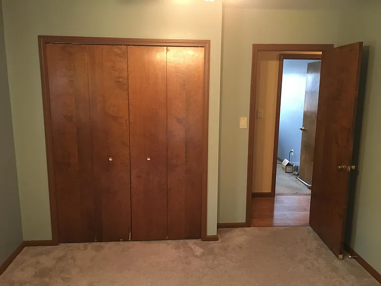 Middle BDRM to Hall