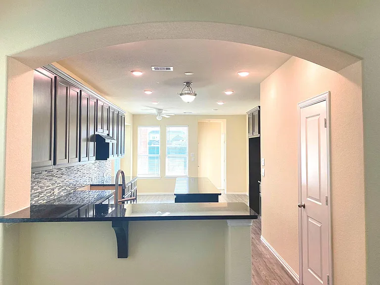 29880 Dovetail Bluff Ln — Photo 8