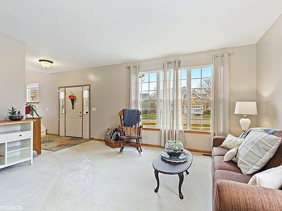 4th image of 232 Berkshire Ln