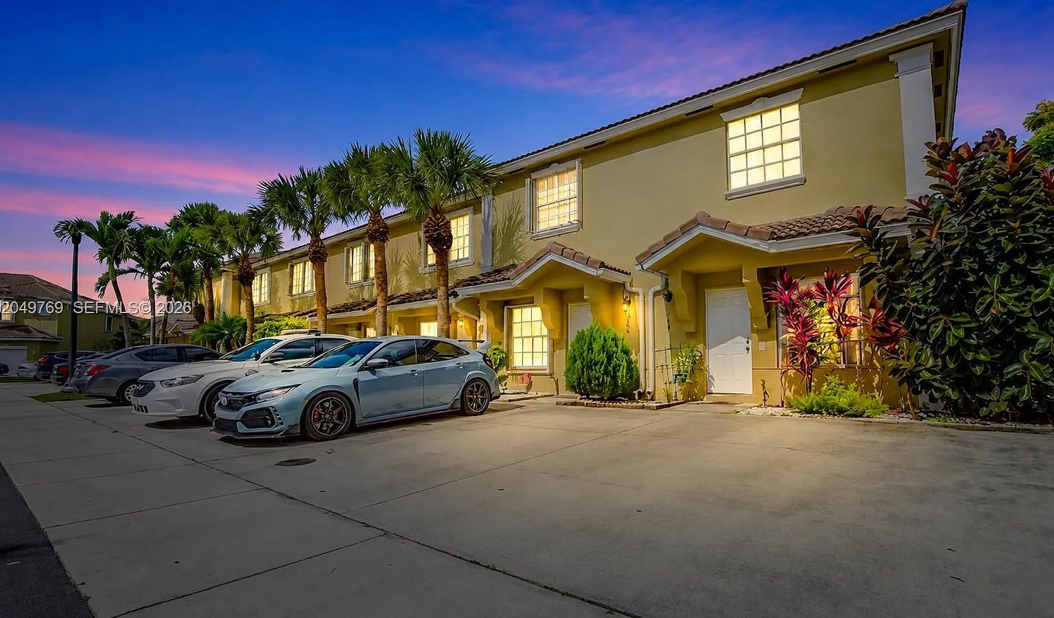 Pelican Pointe — Photo 2