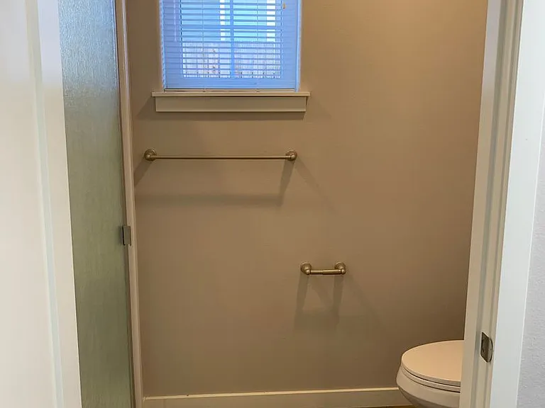 1140 SW 27th St #102 — Photo 10