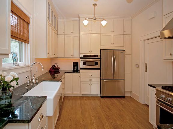 4th image of 122 E Gramercy Pl