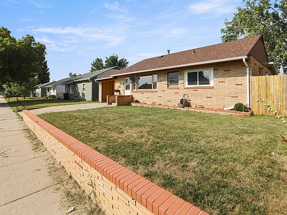 3rd image of 903 13th Ave W