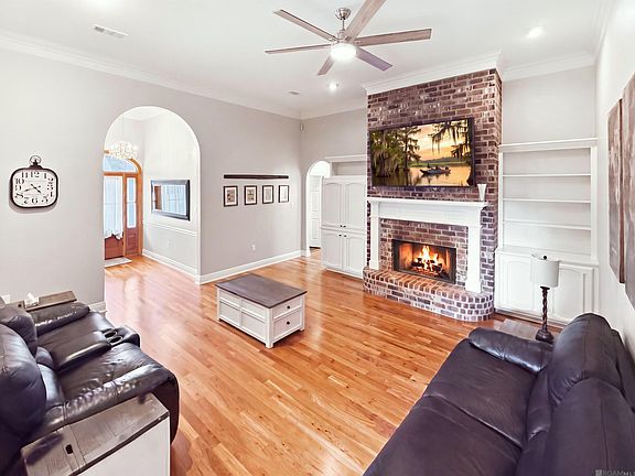 4th image of 9900 Meadow Ln