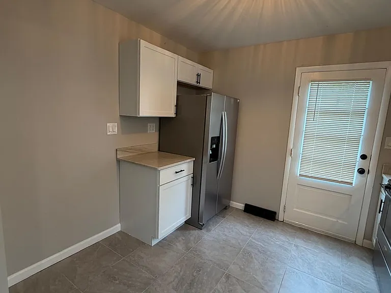 6524 Rainbow Ln — Photo 3