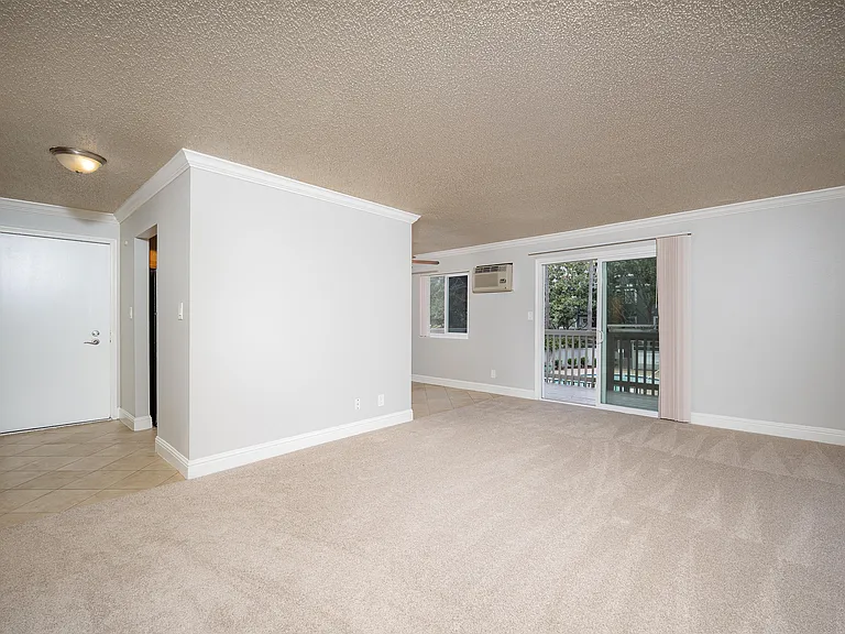Regency #122 living1