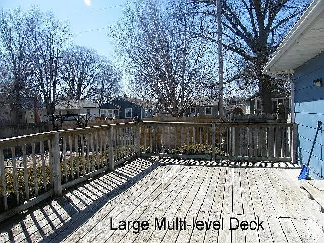 527 Kirkwood Ave — Photo 1