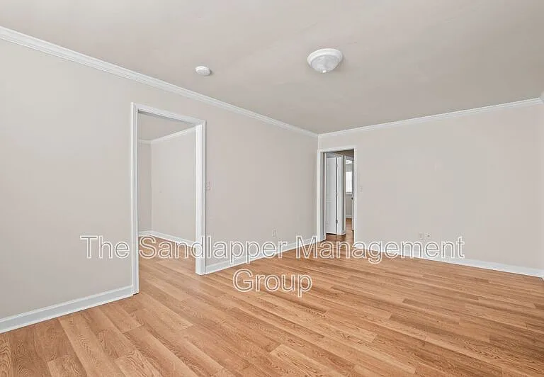 2214 Van Buren Ave #B — Photo 2