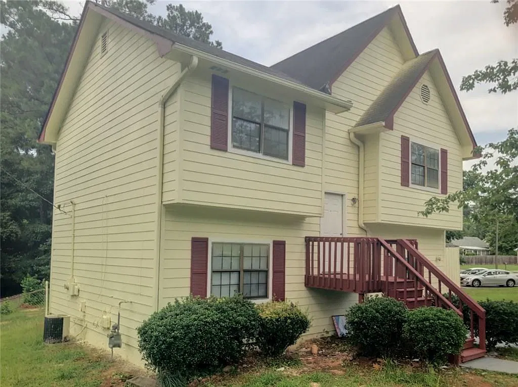 1230 Winslow Dr — Photo 2