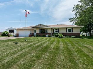10895 158th St, Davenport, IA 52804