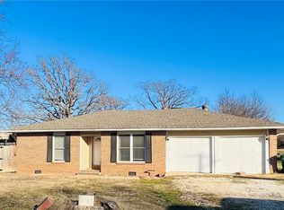 3713 N Oak St, Springdale, AR 72764